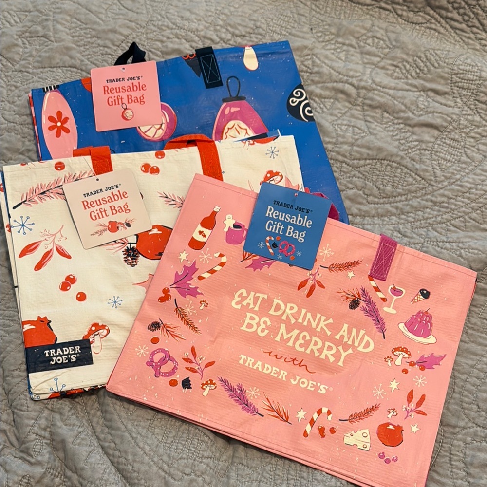 Trader Joe's Reusable Gift Bags Set